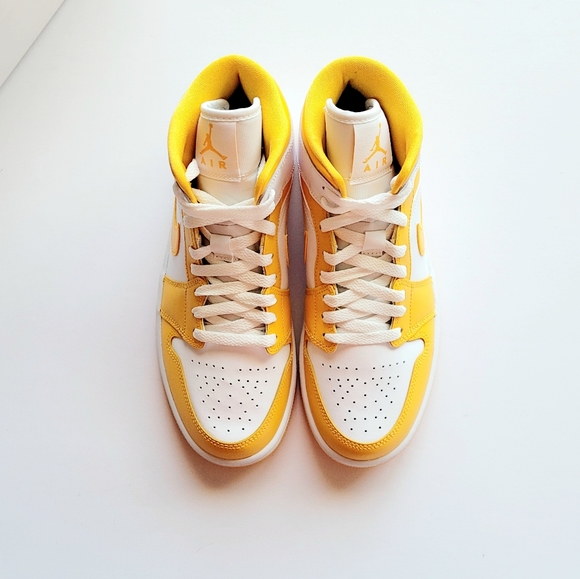 Air Jordan 1 Mid White University Gold White Women's 8 - Picture 3 of 6